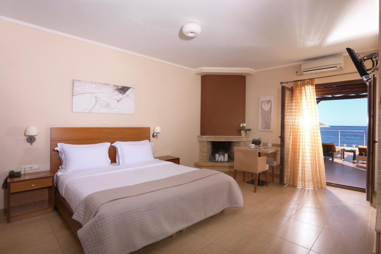 Faros Luxury Suites Marathopoli Bagian luar foto