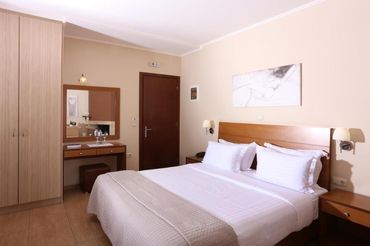 Faros Luxury Suites Marathopoli Bagian luar foto