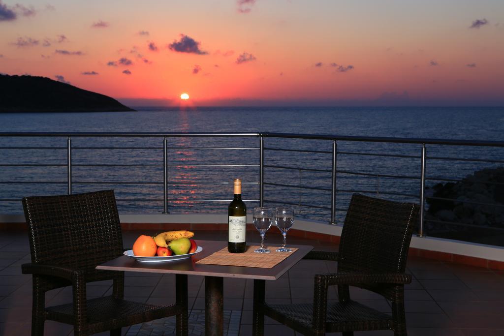 Faros Luxury Suites Marathopoli Bagian luar foto