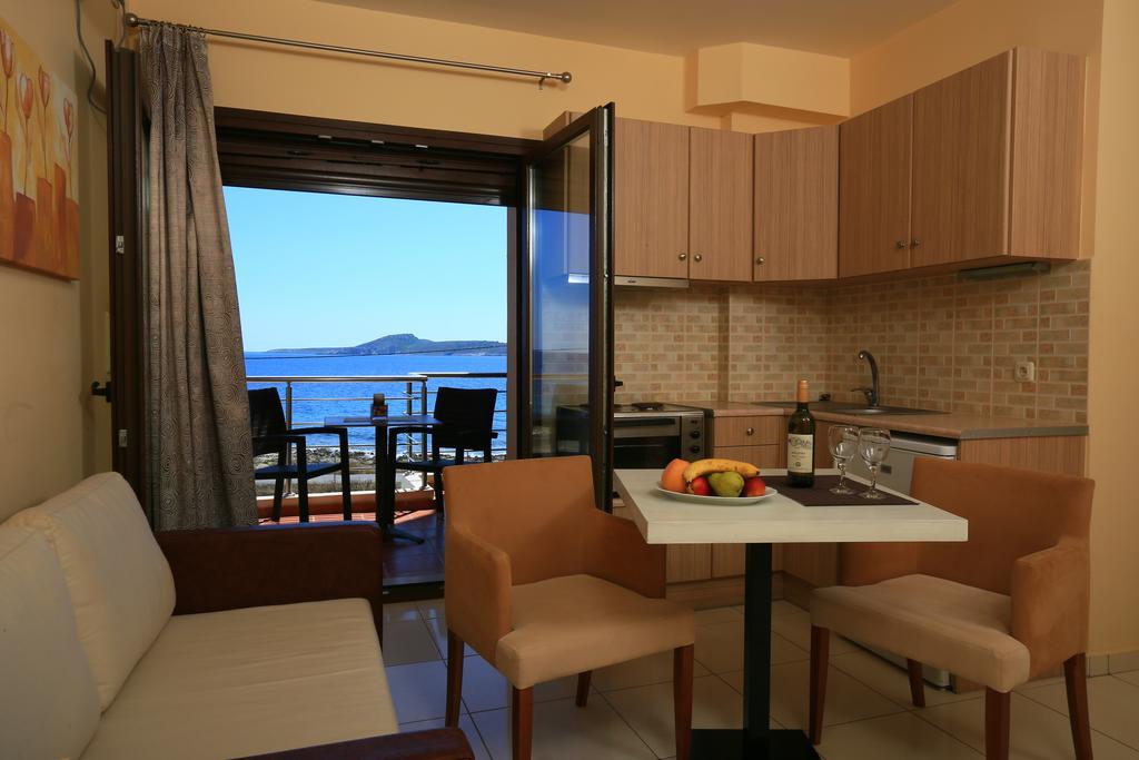 Faros Luxury Suites Marathopoli Bagian luar foto