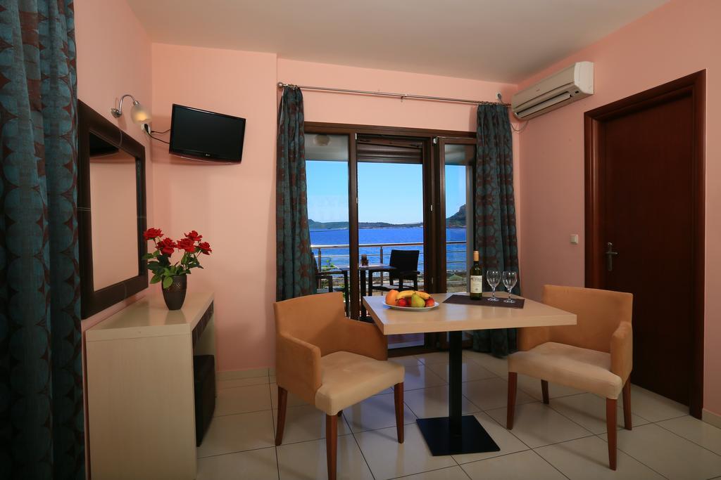 Faros Luxury Suites Marathopoli Bagian luar foto