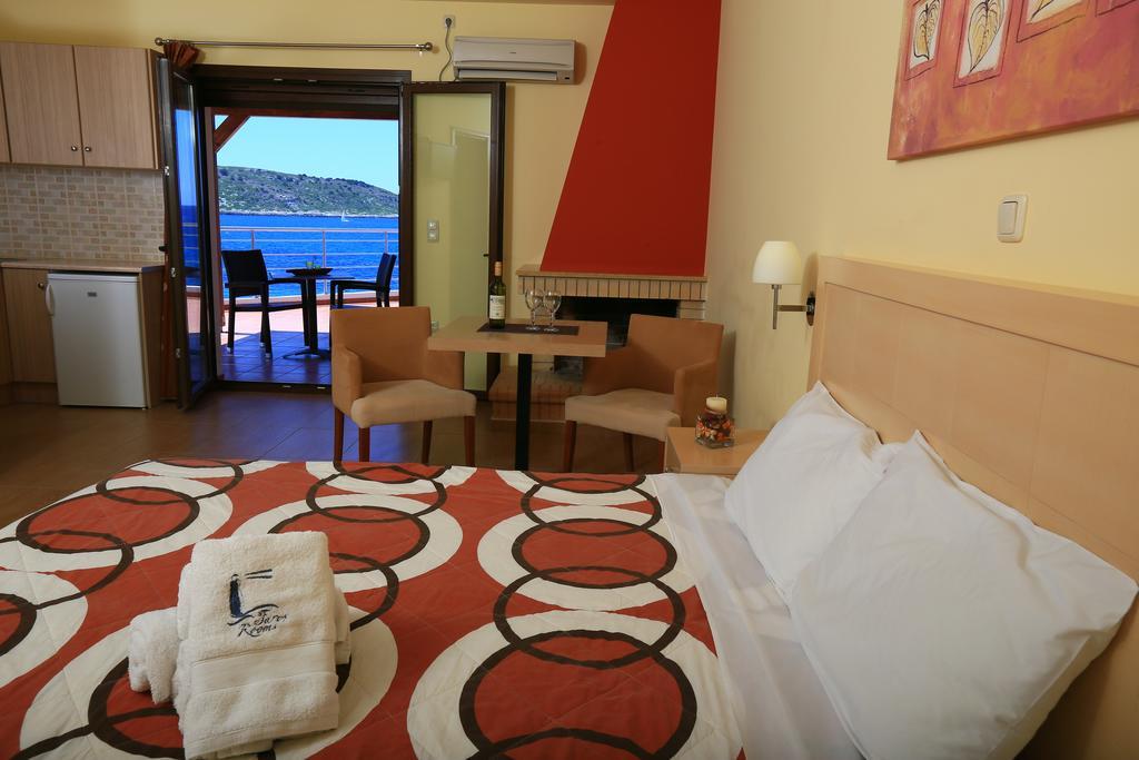 Faros Luxury Suites Marathopoli Bagian luar foto
