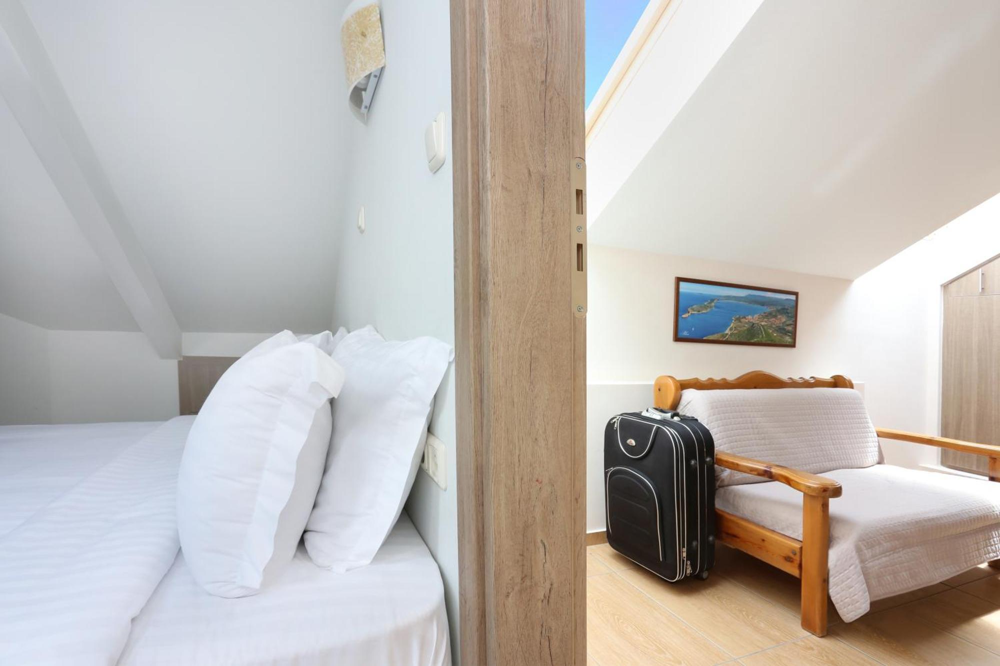 Faros Luxury Suites Marathopoli Bagian luar foto