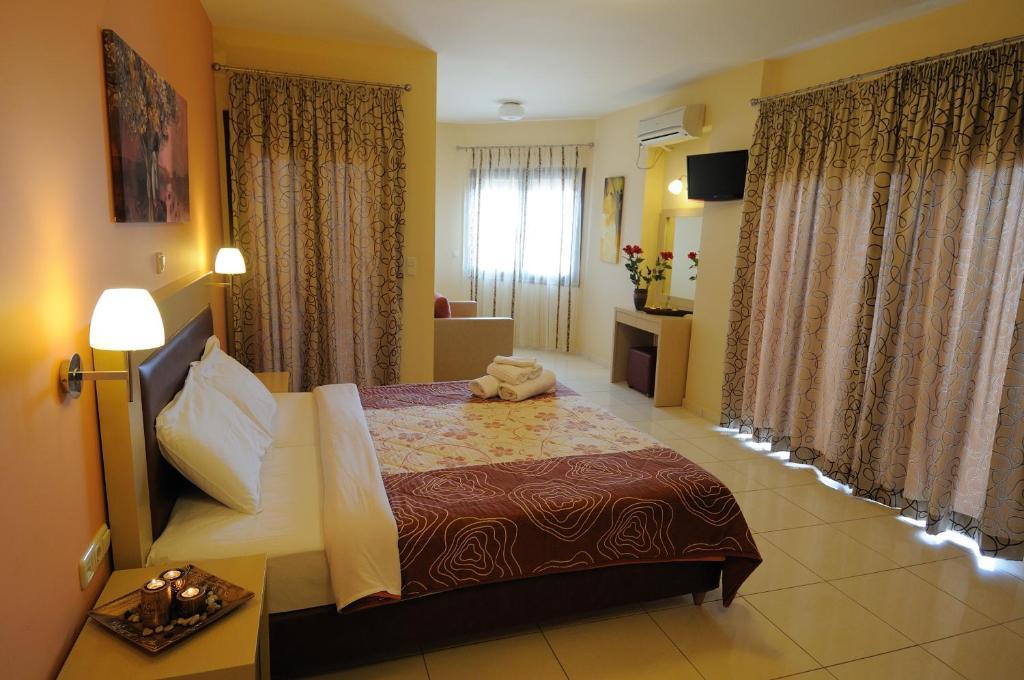 Faros Luxury Suites Marathopoli Bagian luar foto