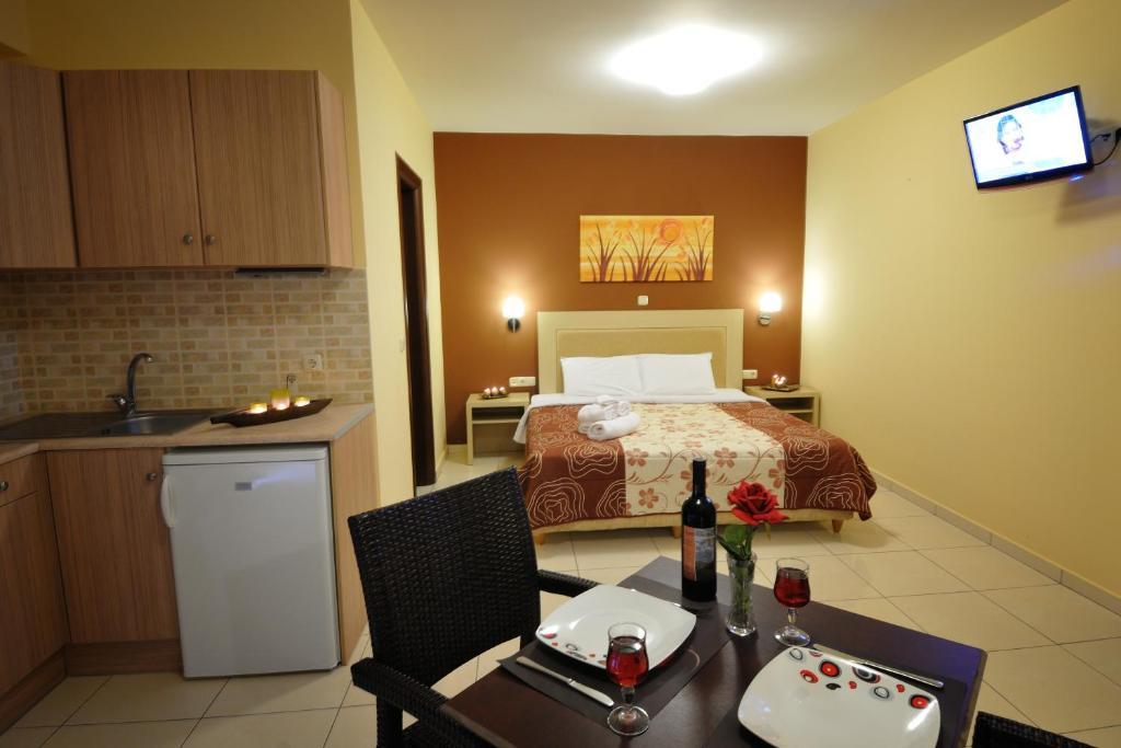 Faros Luxury Suites Marathopoli Bagian luar foto