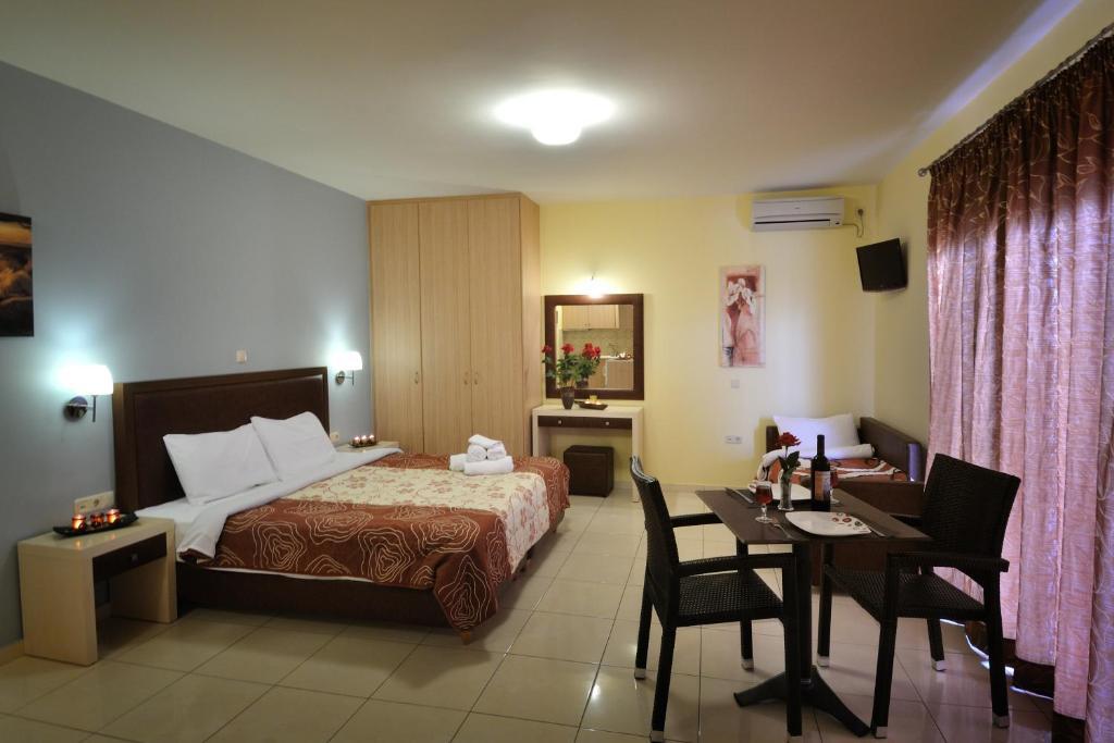 Faros Luxury Suites Marathopoli Bagian luar foto