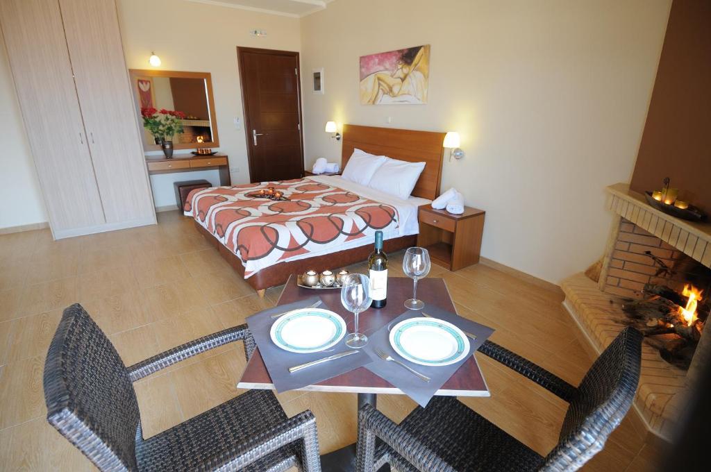 Faros Luxury Suites Marathopoli Bagian luar foto