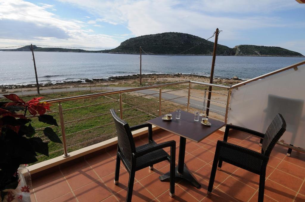Faros Luxury Suites Marathopoli Bagian luar foto