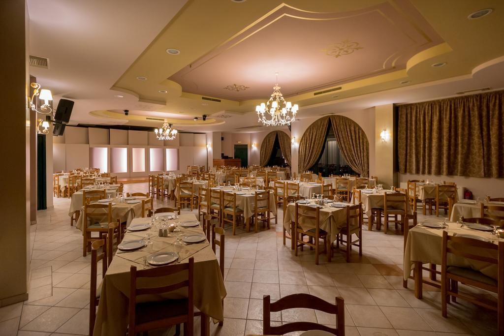 Faros Luxury Suites Marathopoli Bagian luar foto
