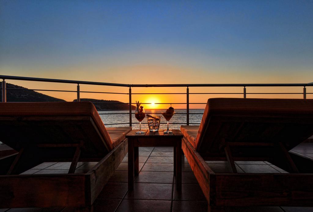 Faros Luxury Suites Marathopoli Bagian luar foto