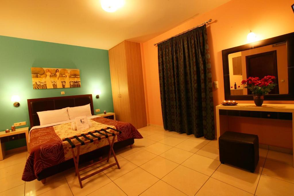 Faros Luxury Suites Marathopoli Bagian luar foto