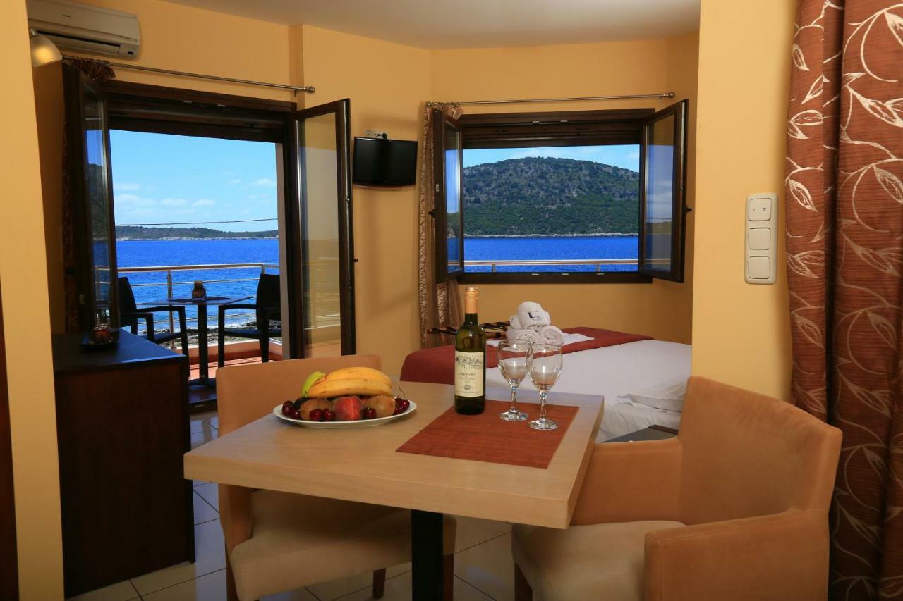 Faros Luxury Suites Marathopoli Bagian luar foto